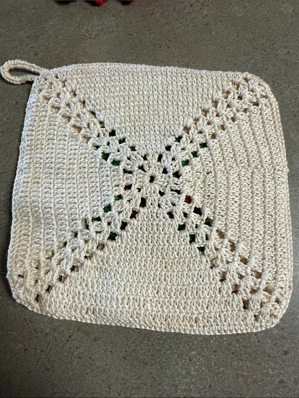 Vintage 4-Piece Handmade Crochet Potholder Set 3D Red Roses Granny Square